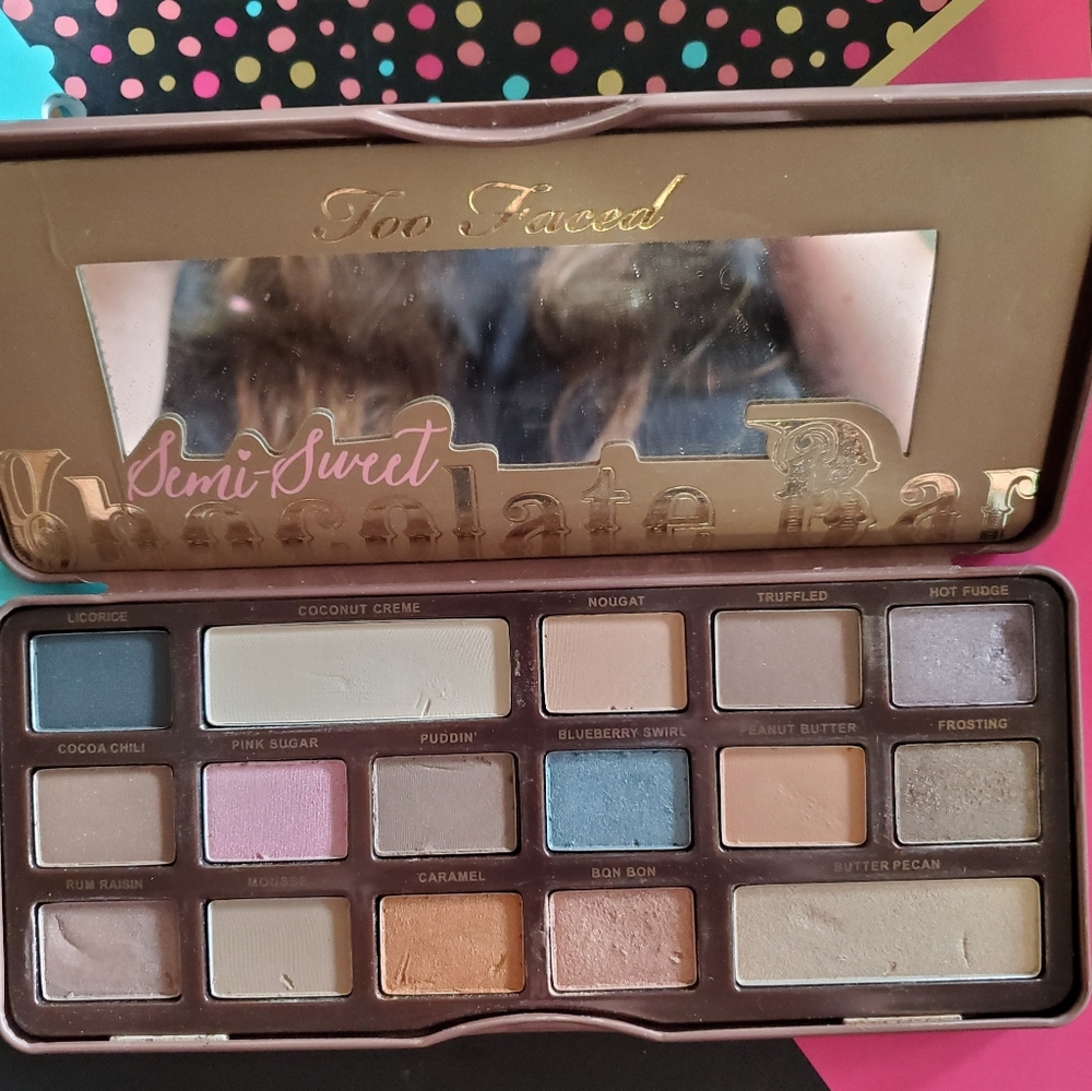 Too faced semi sweet chocolate eyeshadow palette